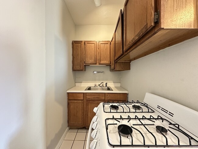 457 W Melrose Unit 413