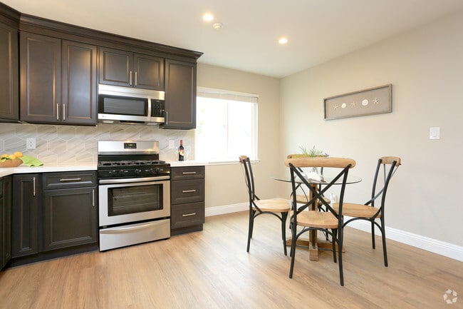2BR 1BA-895 Sq Ft-Modeled