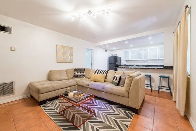 3240 Mary St Unit S202
