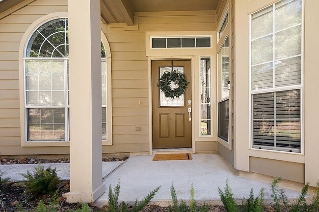 Photo - 182 N Valley Oaks Cir