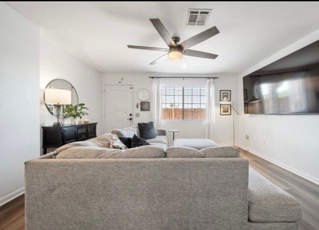 Building Photo - 1900 Rancho Frontera Ave Unit F44