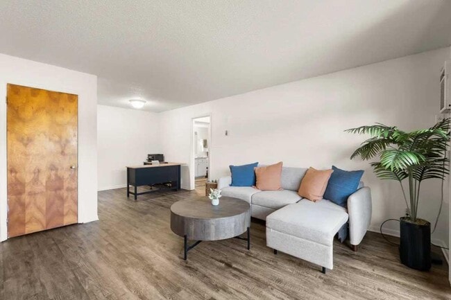 Building Photo - Hull Flats