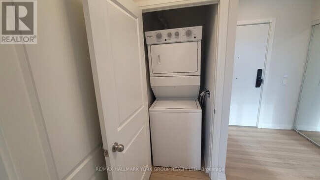 Photo - 13042 Yonge St