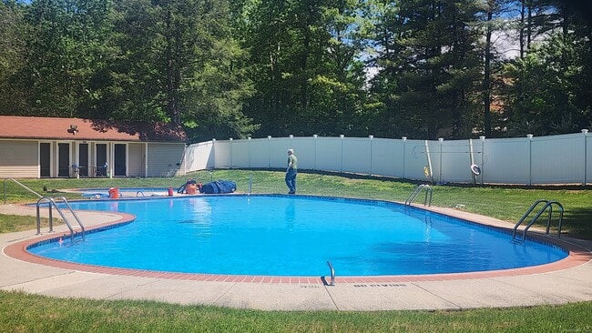 Photo - 160 Brittany Farms Rd Unidad B Rental