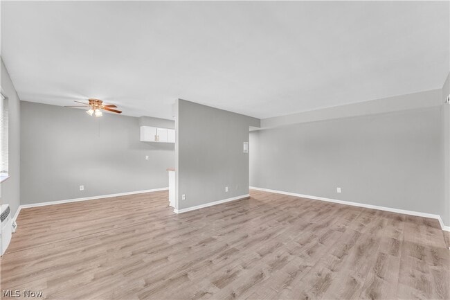 Building Photo - 2537 Noble Rd Unit 201