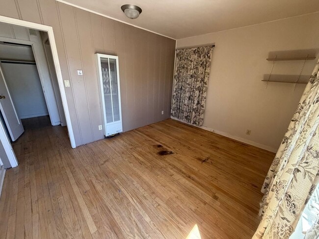 Building Photo - Studio across from UNM Unit B