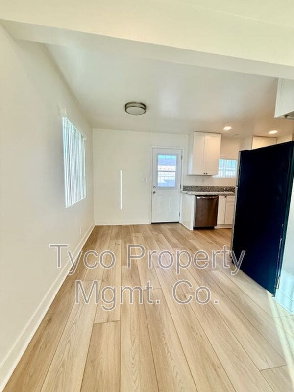 Photo - 980 Ebony Ave