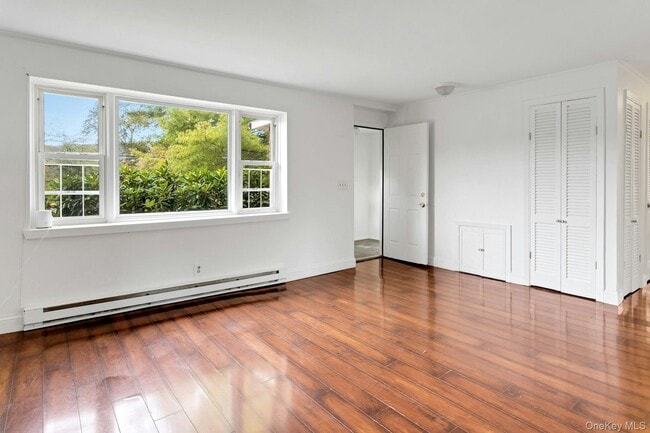 Photo - 74 Lakeshore Dr E