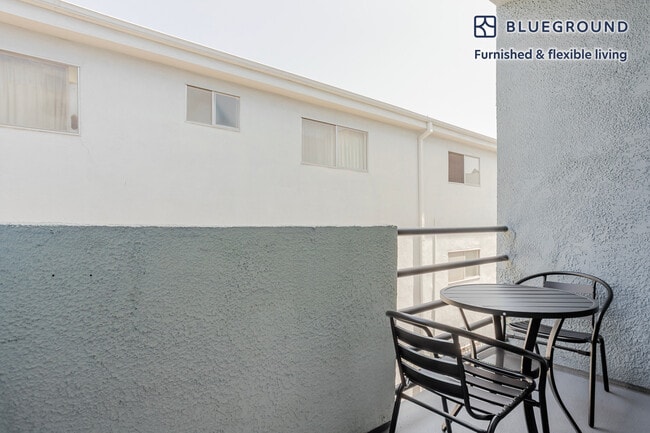 Photo - 711 N Sweetzer Ave Unidad FL2-ID1382