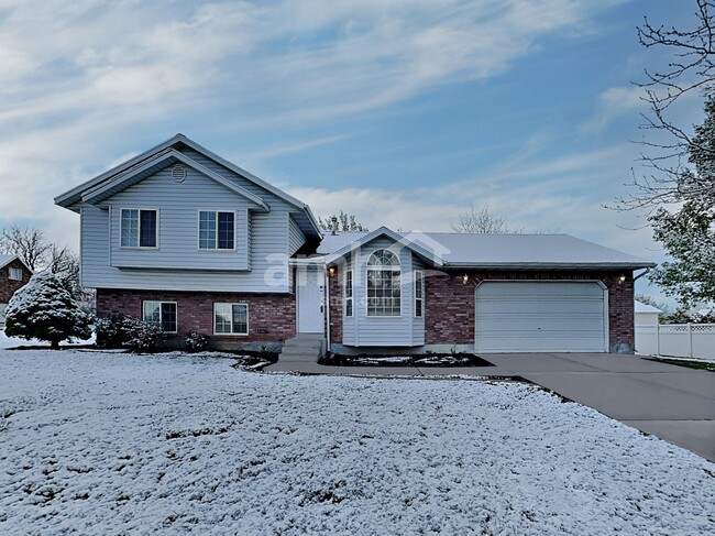 Photo - 1484 N 400 W House