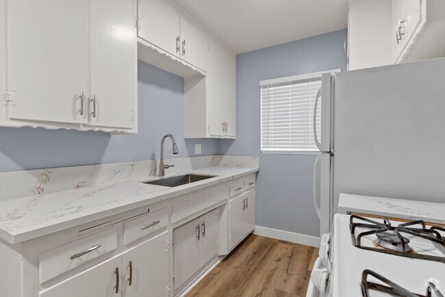 Building Photo - 621 Cerritos Ave Rental