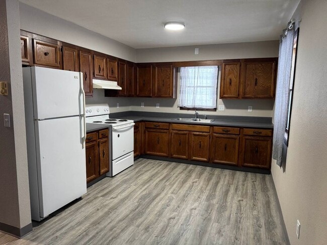 Building Photo - Comfortable & Affordable 2BR Apartment – Cascade, Iowa Unit 400 3rd Ave SW - 3
