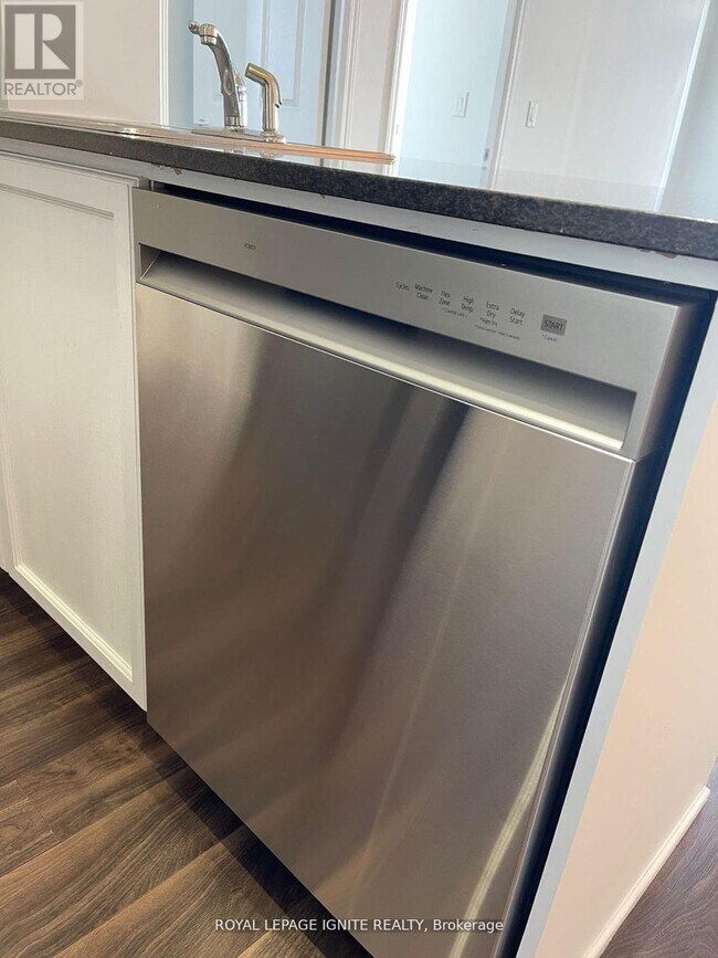 Photo - 388 Prince of Wales Dr Unité 3110