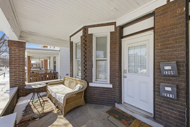 Photo - 2209-2211 Summit St