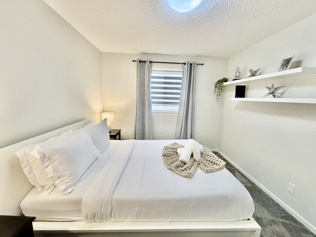 Photo - 20548-20100 100 Ave NW Unit ID1345386P