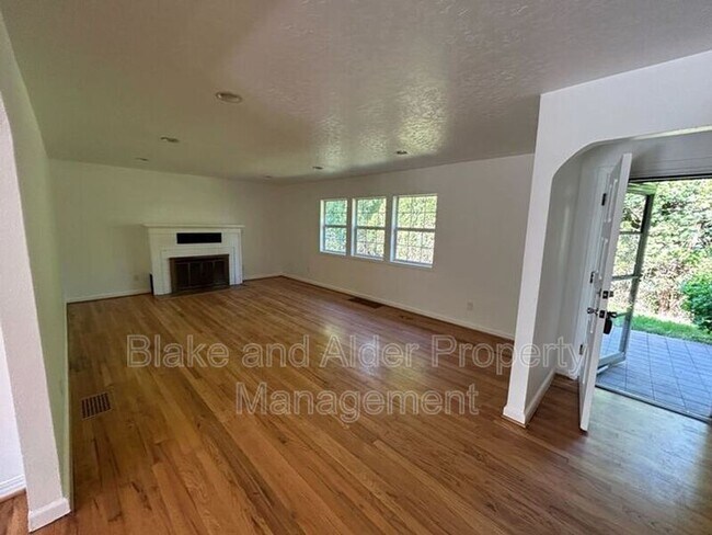 Photo - 198 NE 157th Ave