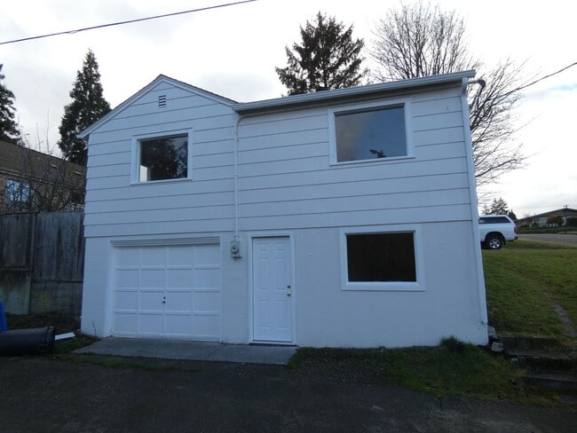 Photo - 1237 W 9th St