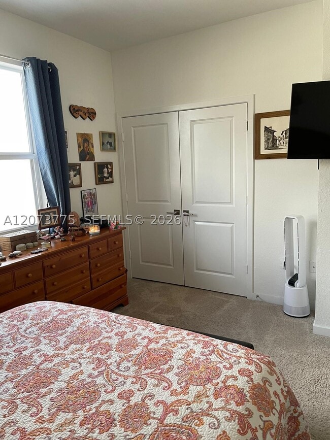 Photo - 556 NE 5th St