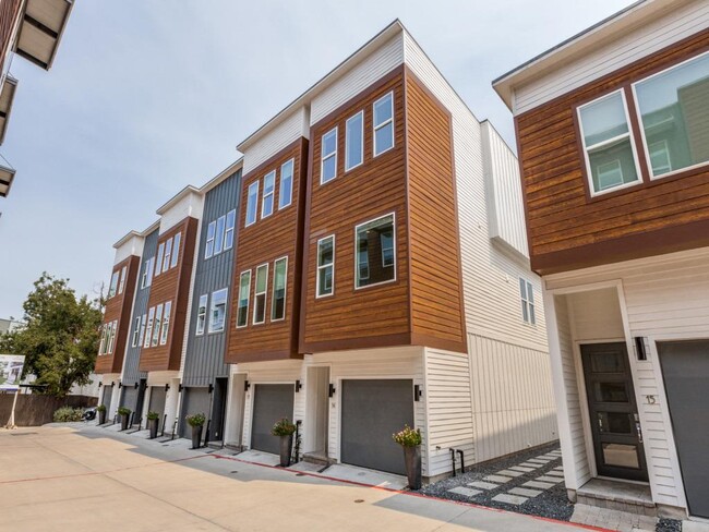 Photo - 2505 Bluebonnet Ln