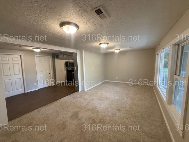 218 E Kirby St