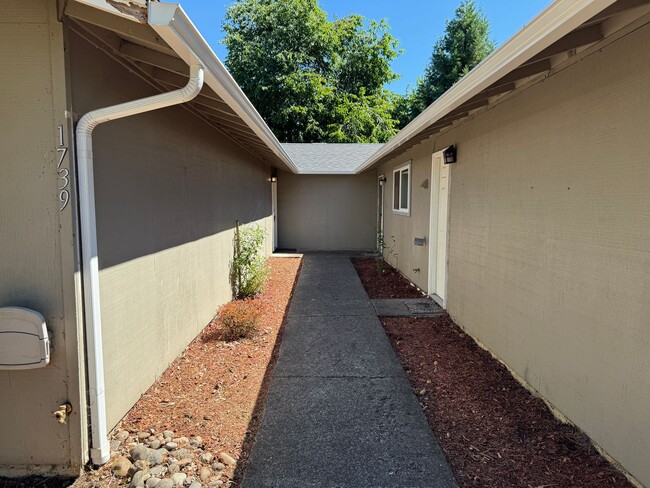 Photo - Updated 2-bedroom 1.5 bath duplex in Springfield!