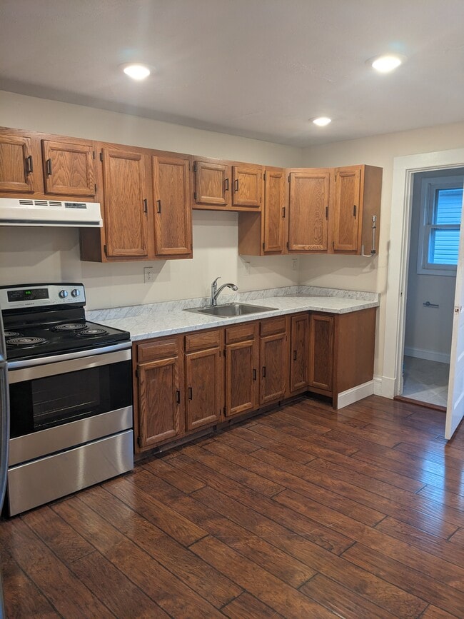 Building Photo - 17 Maple St Unit 2