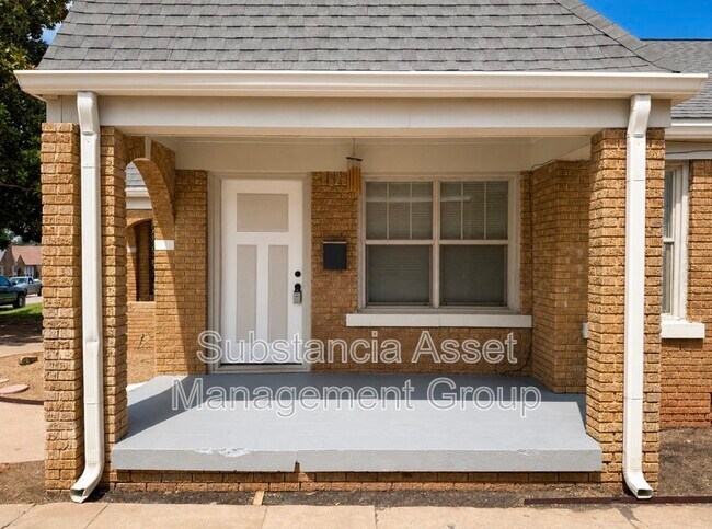 Photo - 941 East Dr