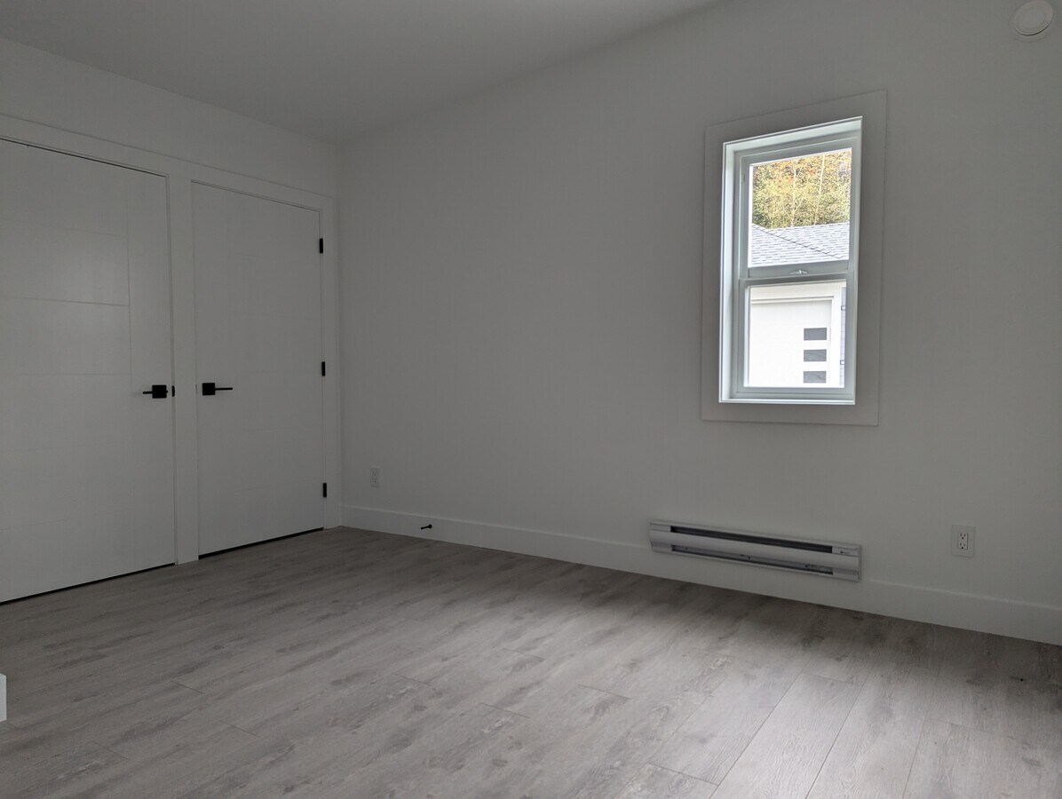 Photo - 9849-9286 286 St