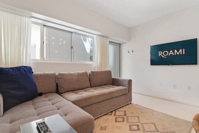 Photo - 250 Collins Ave Unit ID1272080P