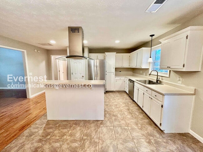 Photo - SPECIAL OFFER! / 3-Bedroom Home with Garag...