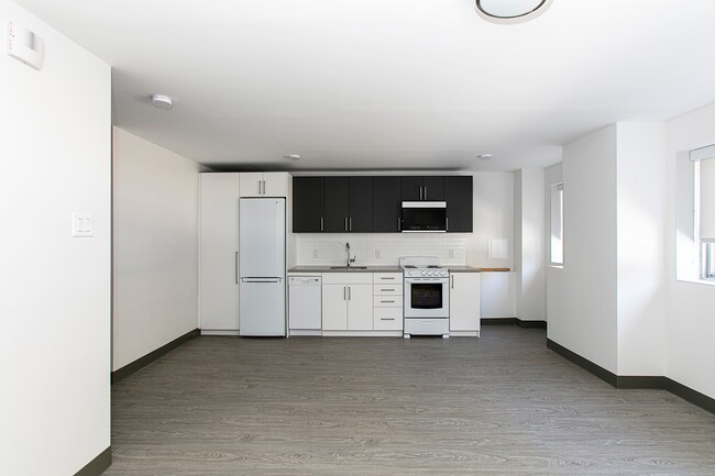 Building Photo - 3605 Rue Saint-Urbain