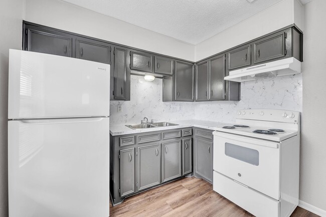 Building Photo - Ave G Duplexes Rental
