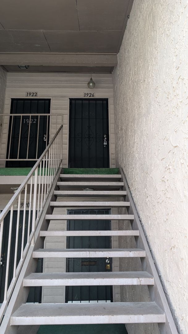 Building Photo - Spacious one bedroom near The Mall of Mill... Unit 2704