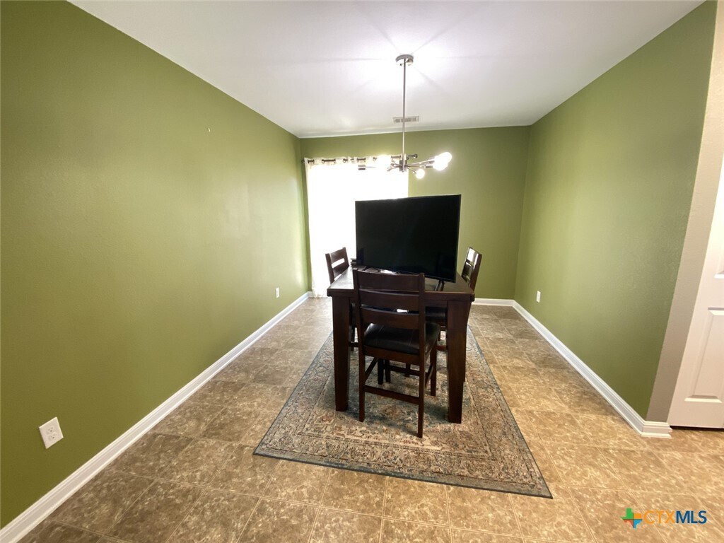 Photo - 320 Trestle Tree