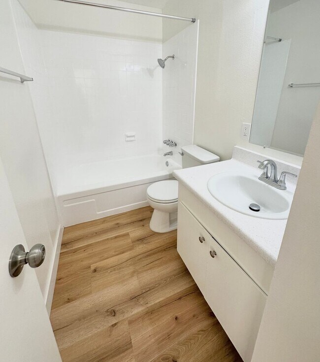 Photo - Townhome 2 bed 1.5 Bath in Anaheim