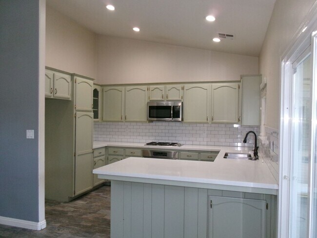 Photo - NW-WITH POOL !