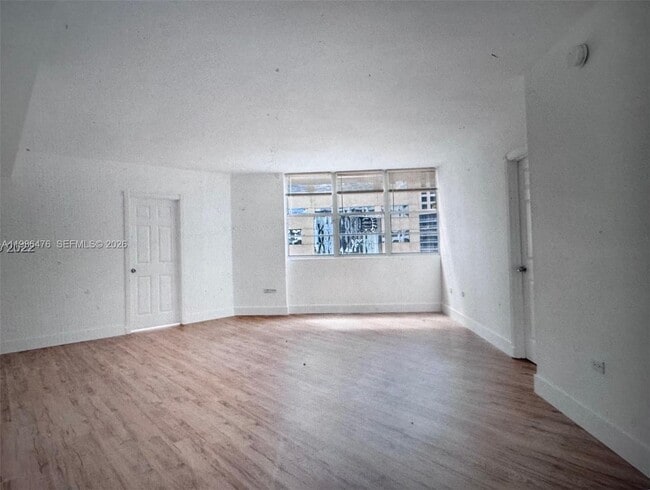Building Photo - 999 Brickell Bay Dr Unit 1601