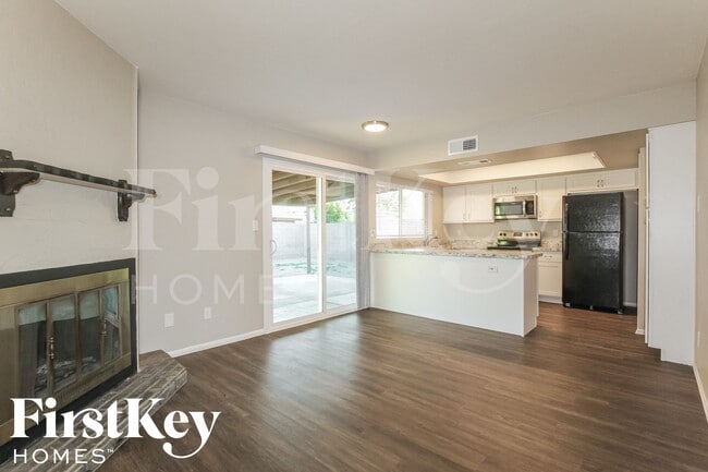 Photo - 1327 W Kerry Ln