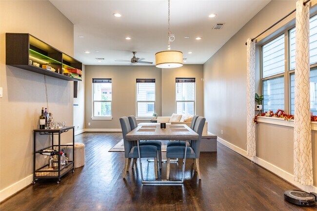 Photo - 2903 Blodgett St