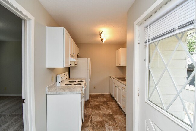Photo - 1115 N Duluth Ave Unit 1