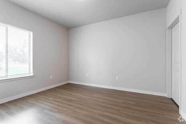 2BR, 2BA - 952 SF
