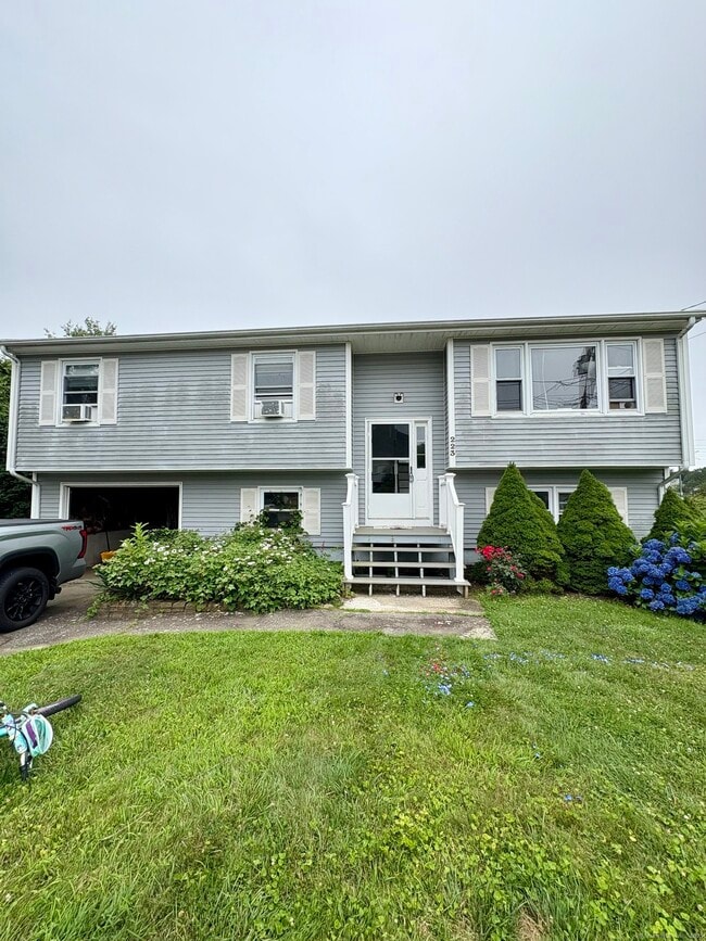 Photo - 223 Seneca Dr