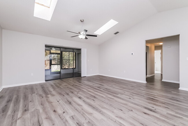 Photo - 4828 Crestknoll Ln