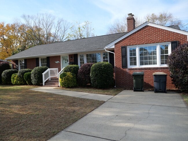 Building Photo - 8 Terrace Dr