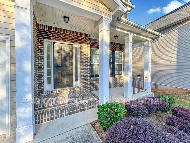 Photo - 2027 Oakbluff Way SW