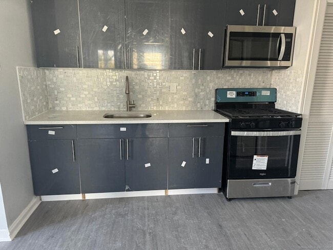 Building Photo - 2336 Barnum Ave Rental