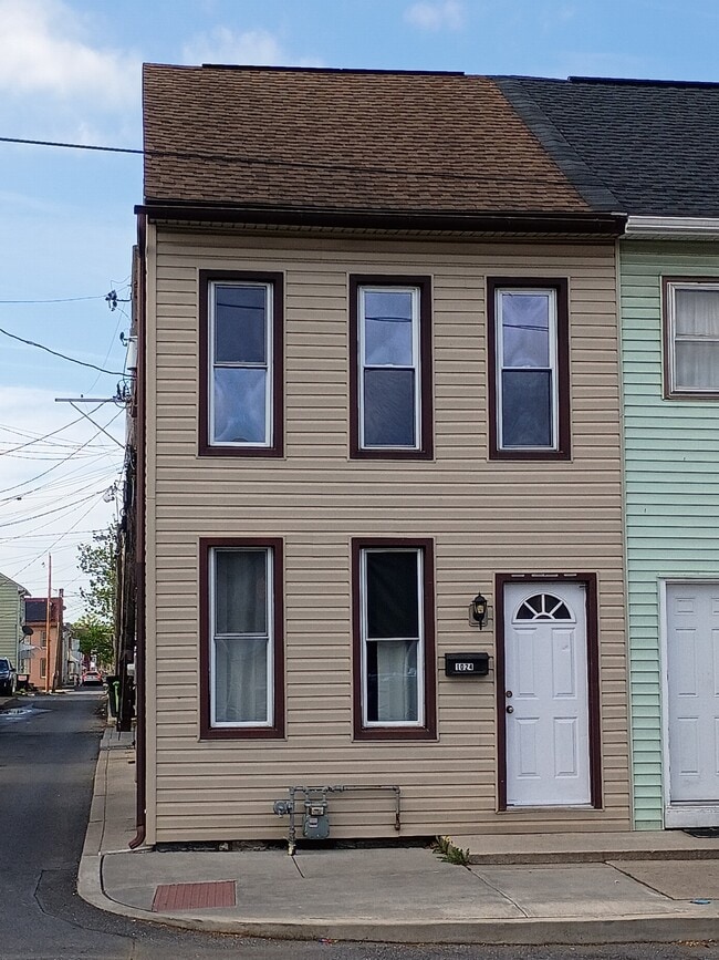 Building Photo - 1024 Guilford St