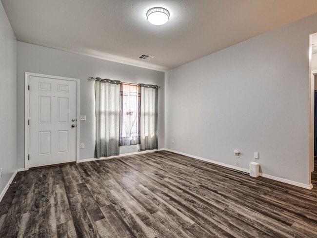 Photo - 3 Bedroom home for rent in Noble!