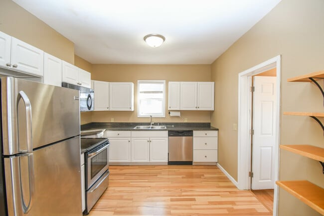 Photo - 817 W 12th St