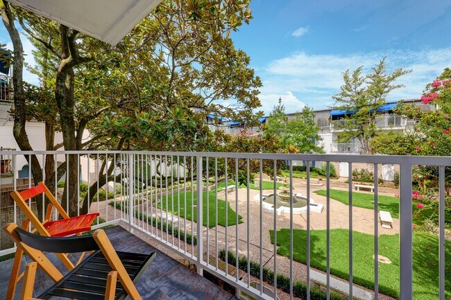 Building Photo - 2601 Bellefontaine Unit A203